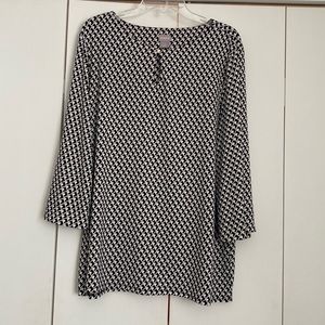Chico’s size 3 -XL. Tunic blouse. Excellent condition. Only worn once!